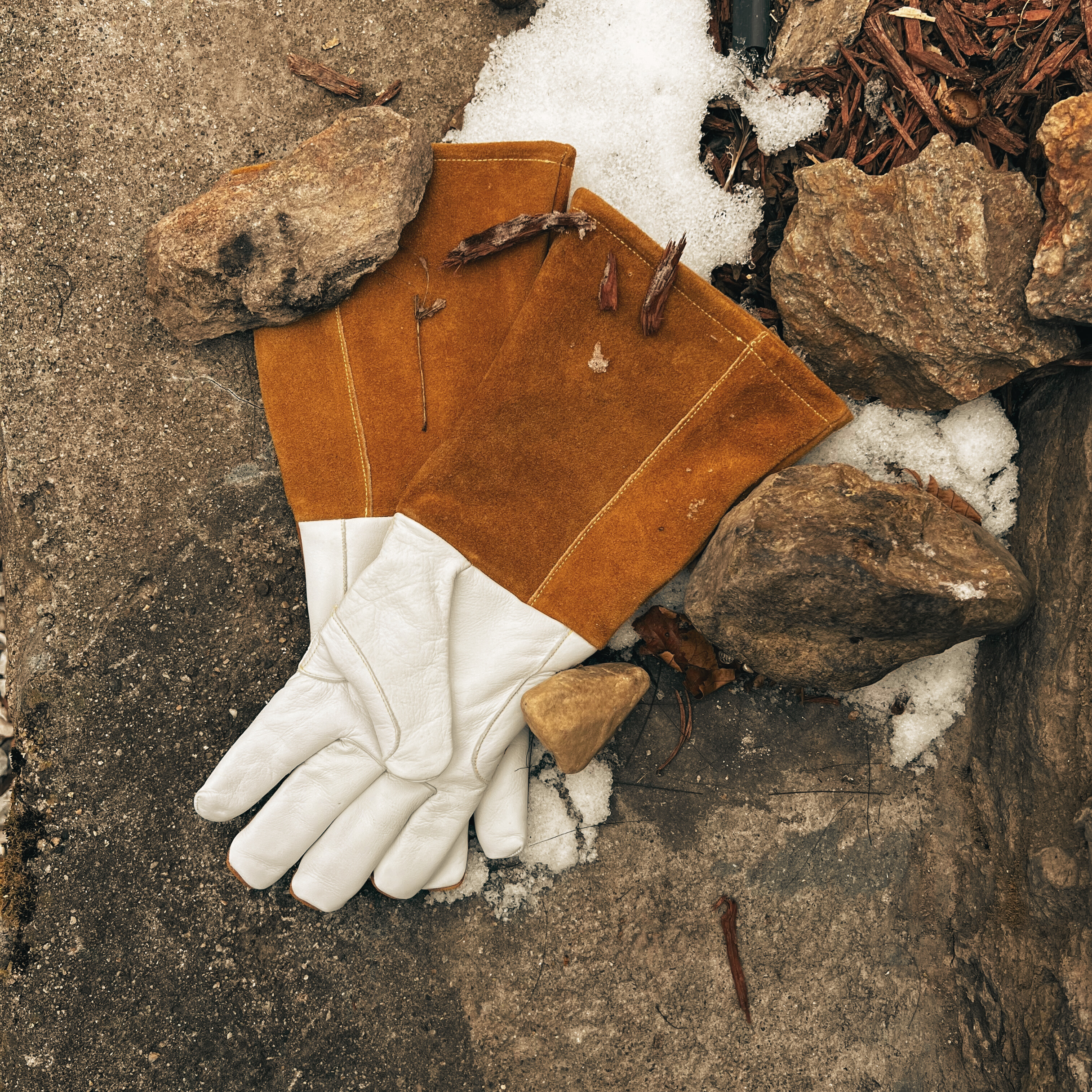 Winter Glove Iron Hide
